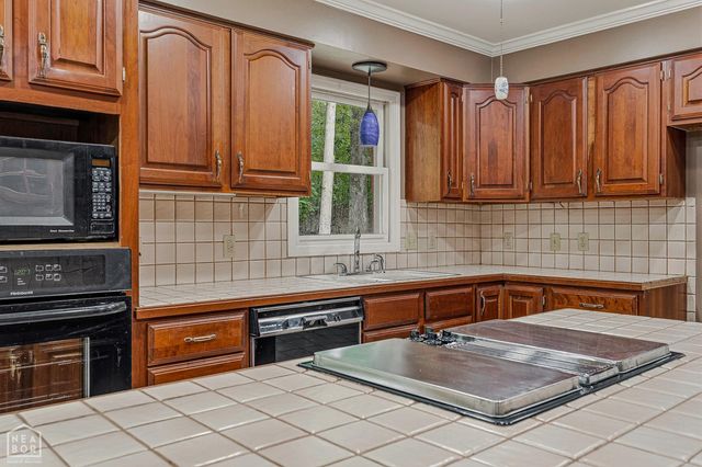 4121 Damron Drive, Jonesboro, AR 72404