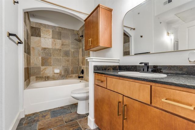 1901 Post Oak Boulevard 2220, Houston, TX 77056