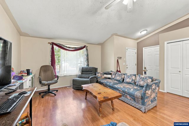 1317 Northgate Rd, Independence, OR 97351