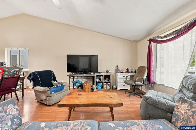 1317 Northgate Rd, Independence, OR 97351