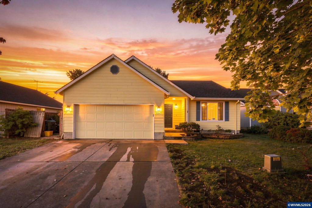1317 Northgate Rd, Independence, OR 97351