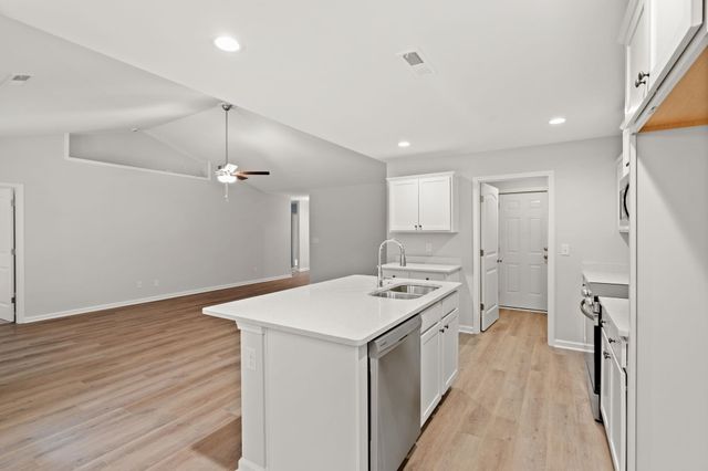 1158 W Business 9, Loris, SC 29569
