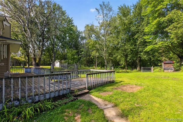 360 Plum Creek Road, Lapeer, MI 48446
