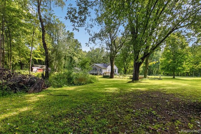 360 Plum Creek Road, Lapeer, MI 48446