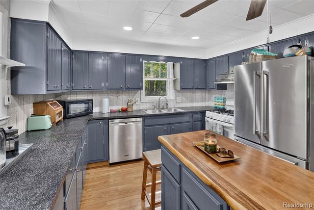 360 Plum Creek Road, Lapeer, MI 48446