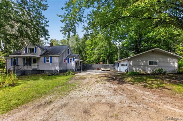 360 Plum Creek Road, Lapeer, MI 48446