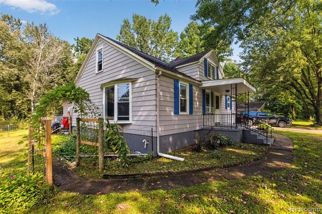 360 Plum Creek Road, Lapeer, MI 48446