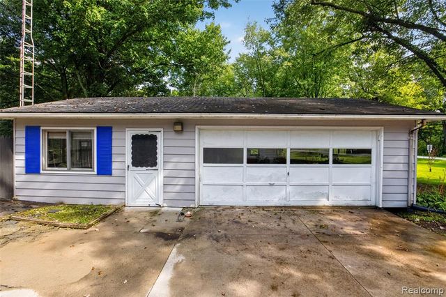 360 Plum Creek Road, Lapeer, MI 48446