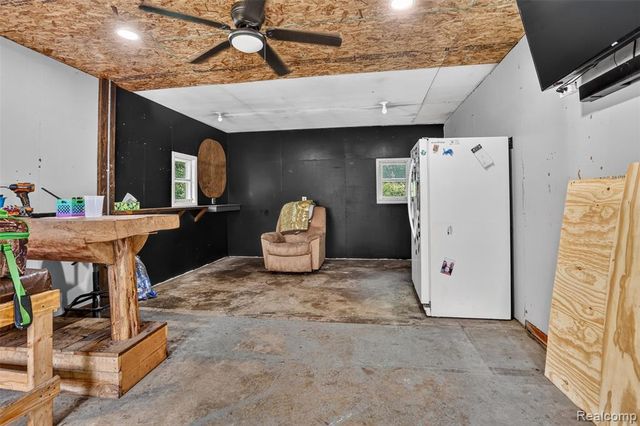 360 Plum Creek Road, Lapeer, MI 48446