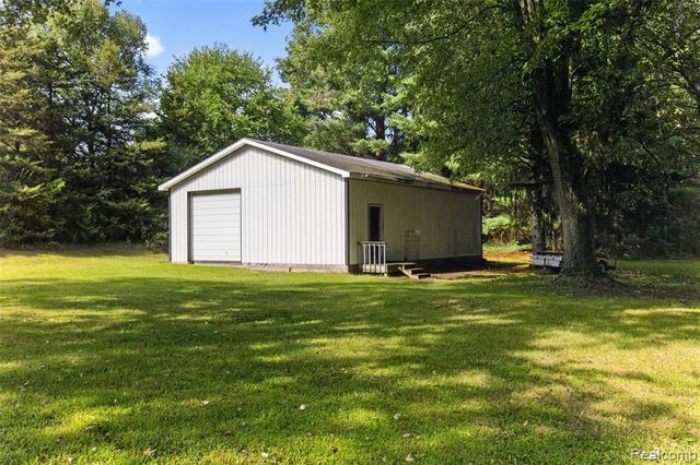 360 Plum Creek Road, Lapeer, MI 48446