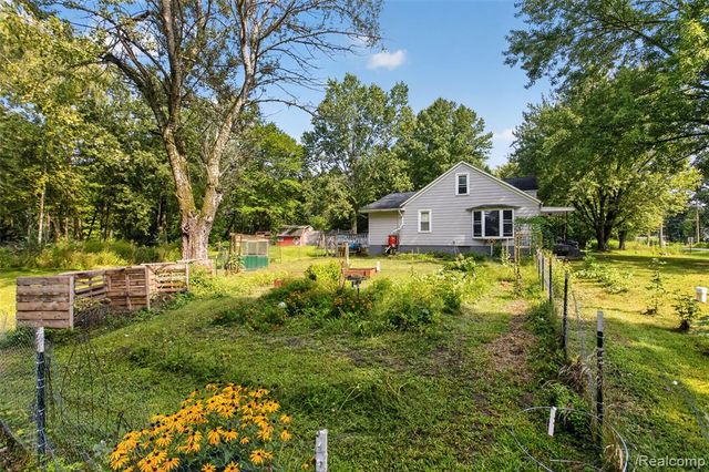 360 Plum Creek Road, Lapeer, MI 48446