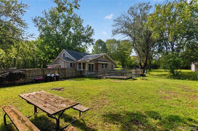 360 Plum Creek Road, Lapeer, MI 48446