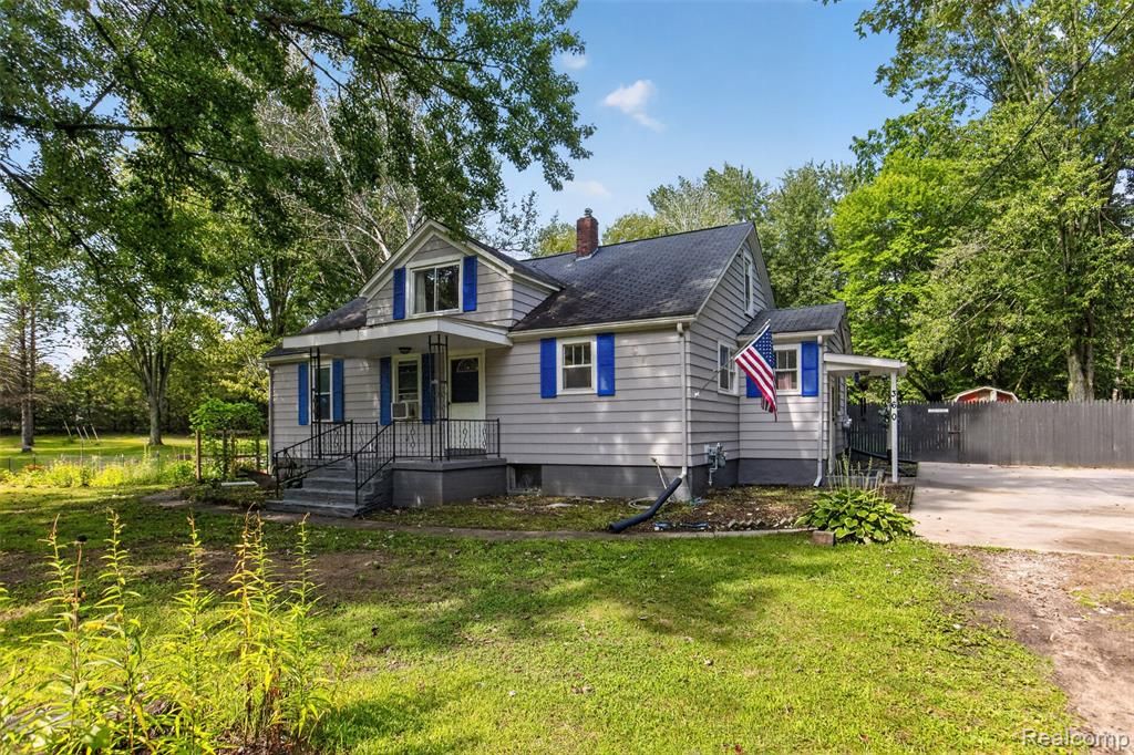 360 Plum Creek Road, Lapeer, MI 48446