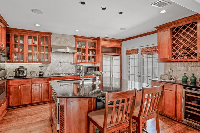 6011 Mccommas Boulevard, Dallas, TX 75206