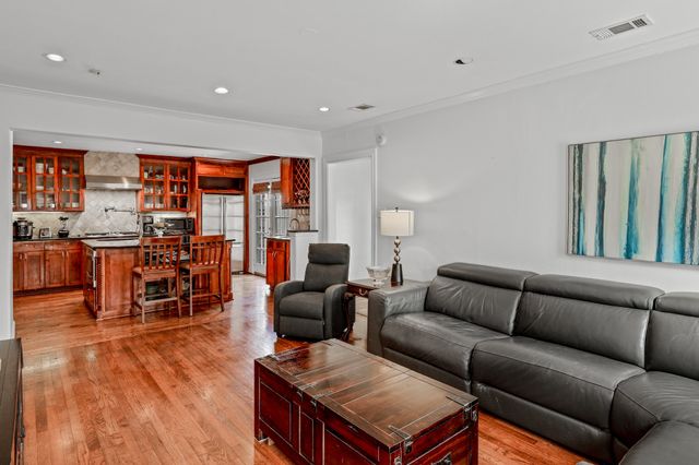 6011 Mccommas Boulevard, Dallas, TX 75206