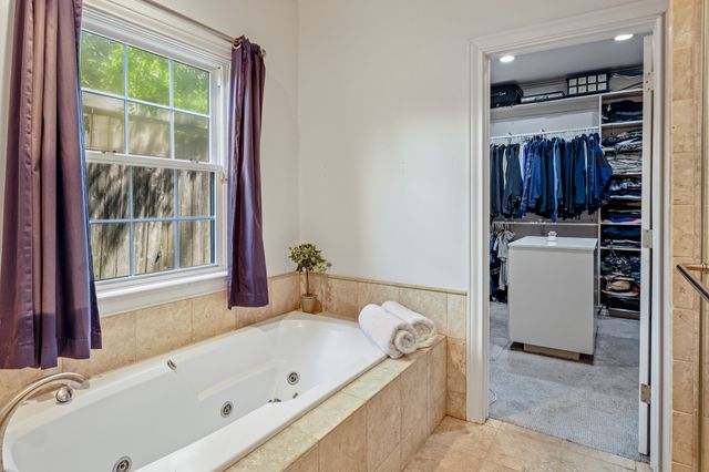 6011 Mccommas Boulevard, Dallas, TX 75206