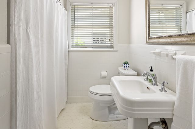 6011 Mccommas Boulevard, Dallas, TX 75206