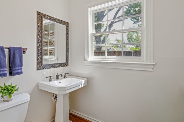 6011 Mccommas Boulevard, Dallas, TX 75206