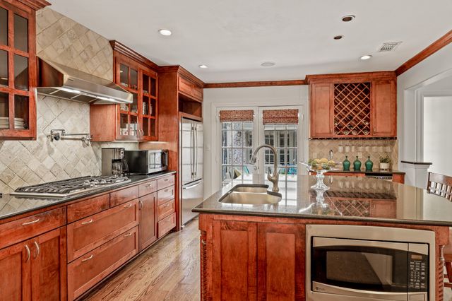 6011 Mccommas Boulevard, Dallas, TX 75206