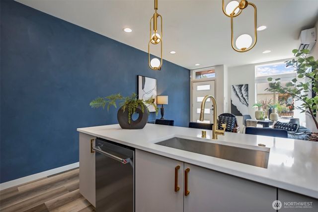 1010 A NE 92nd Street, Seattle, WA 98115
