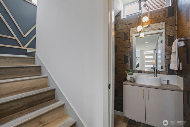 1010 A NE 92nd Street, Seattle, WA 98115