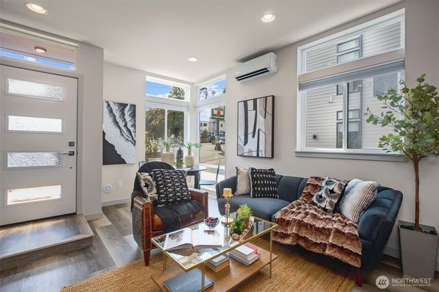 1010 A NE 92nd Street, Seattle, WA 98115