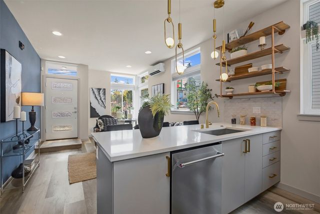 1010 A NE 92nd Street, Seattle, WA 98115