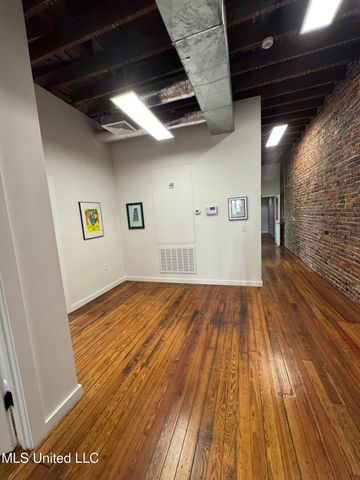 109 N State Street, 11, Jackson, MS 39201