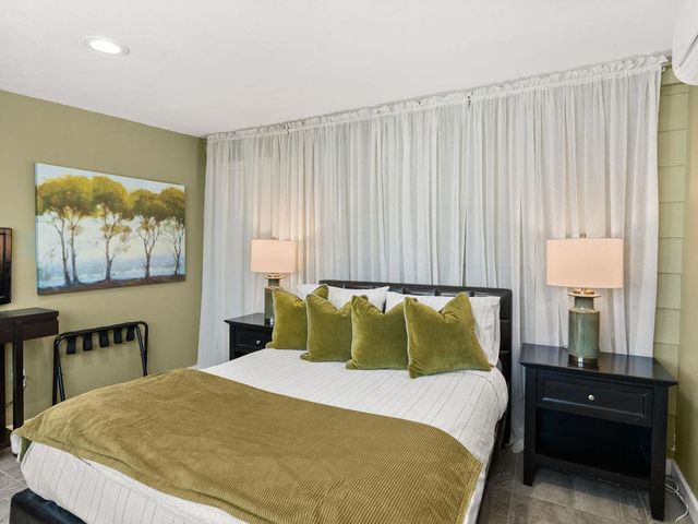 821 S Avenida Evelita, Palm Springs, CA 92264