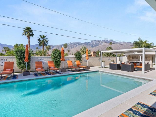 821 S Avenida Evelita, Palm Springs, CA 92264