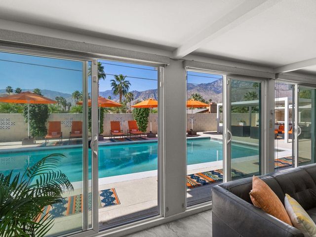 821 S Avenida Evelita, Palm Springs, CA 92264