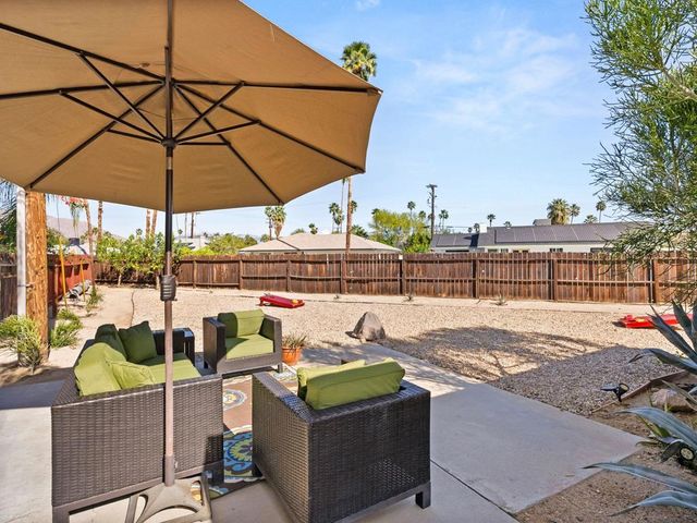 821 S Avenida Evelita, Palm Springs, CA 92264