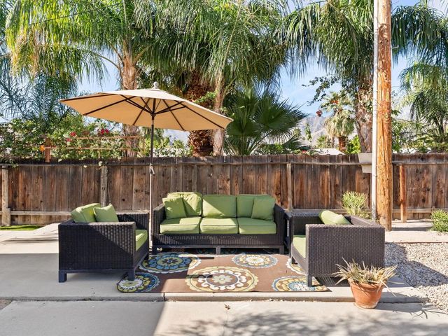 821 S Avenida Evelita, Palm Springs, CA 92264