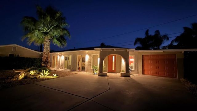 821 S Avenida Evelita, Palm Springs, CA 92264