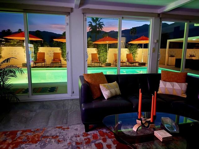 821 S Avenida Evelita, Palm Springs, CA 92264