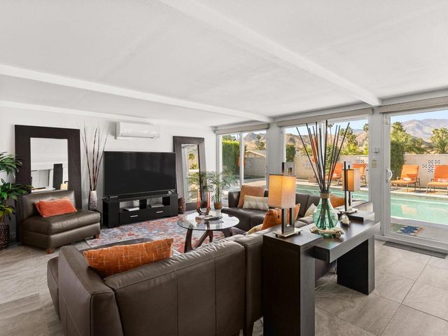 821 S Avenida Evelita, Palm Springs, CA 92264