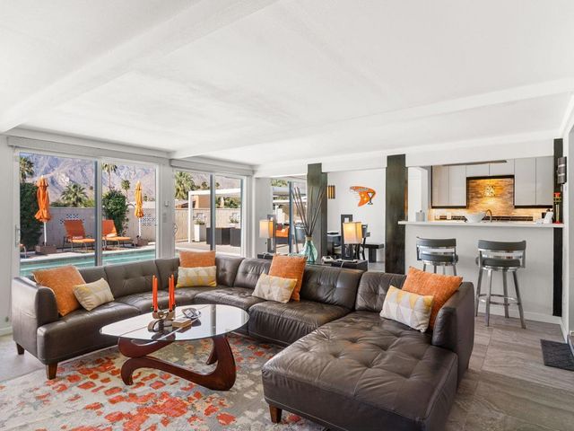 821 S Avenida Evelita, Palm Springs, CA 92264