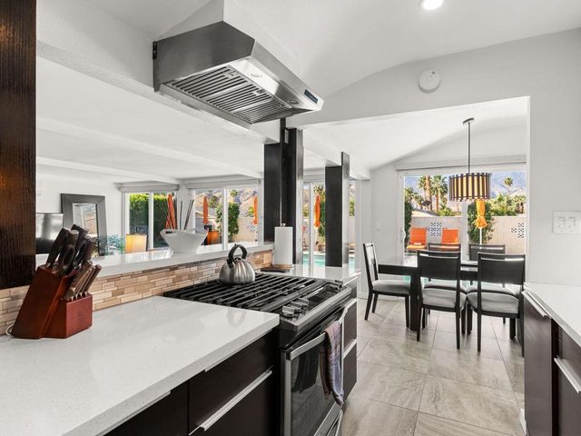 821 S Avenida Evelita, Palm Springs, CA 92264