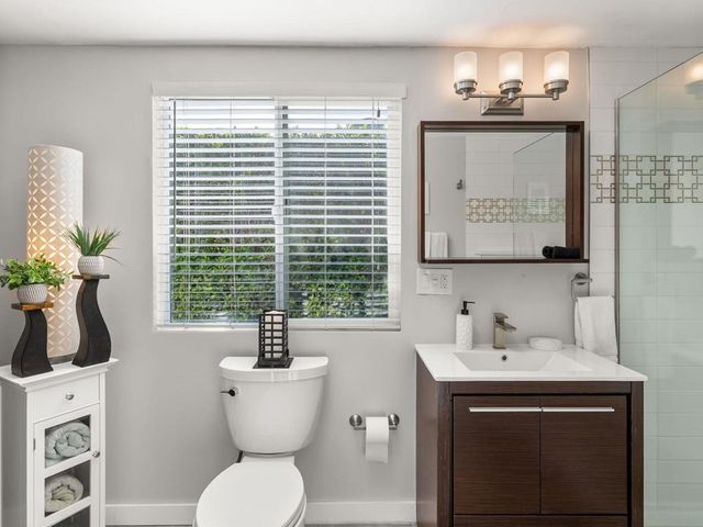 821 S Avenida Evelita, Palm Springs, CA 92264