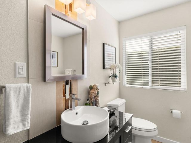 821 S Avenida Evelita, Palm Springs, CA 92264