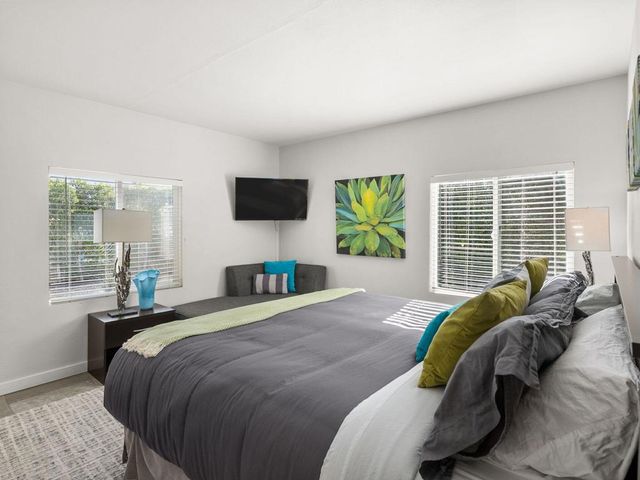 821 S Avenida Evelita, Palm Springs, CA 92264