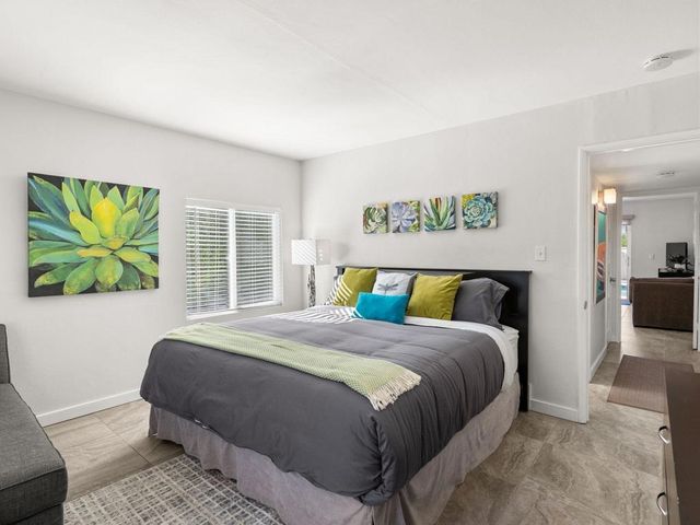 821 S Avenida Evelita, Palm Springs, CA 92264