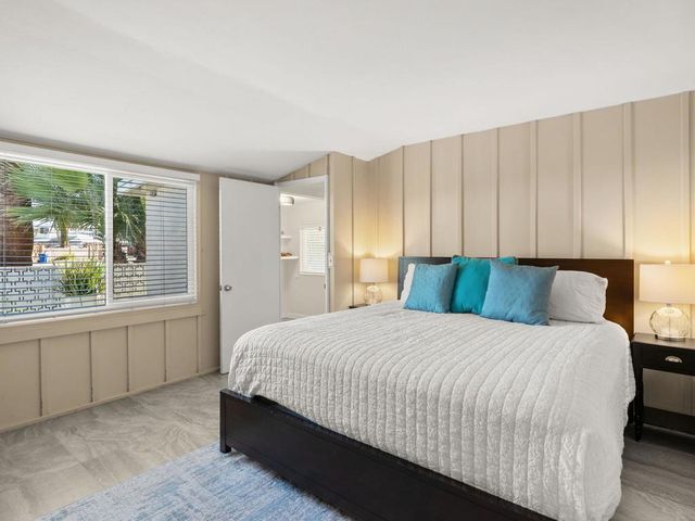 821 S Avenida Evelita, Palm Springs, CA 92264