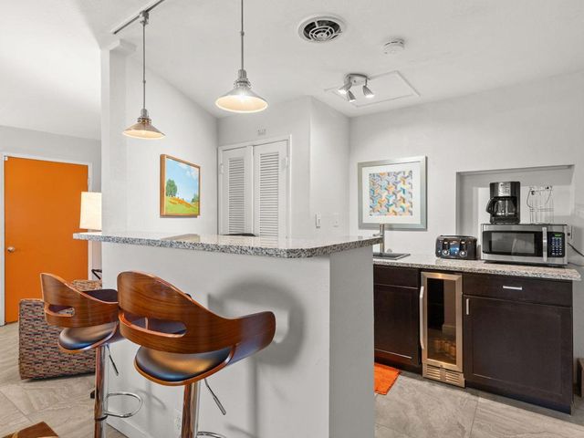 821 S Avenida Evelita, Palm Springs, CA 92264