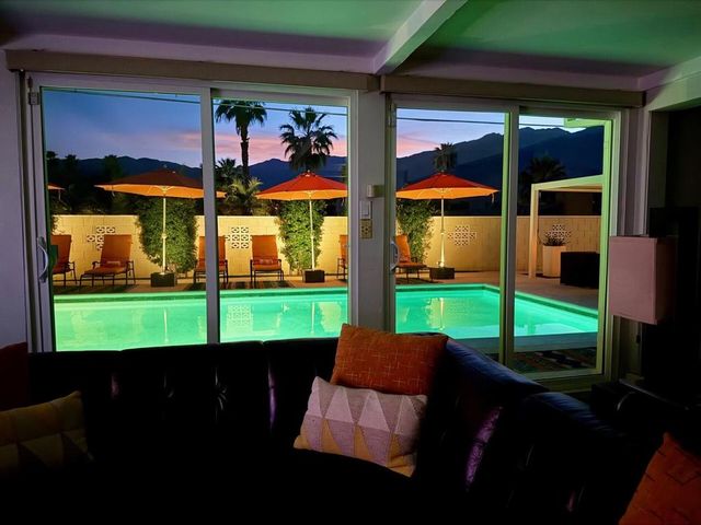 821 S Avenida Evelita, Palm Springs, CA 92264