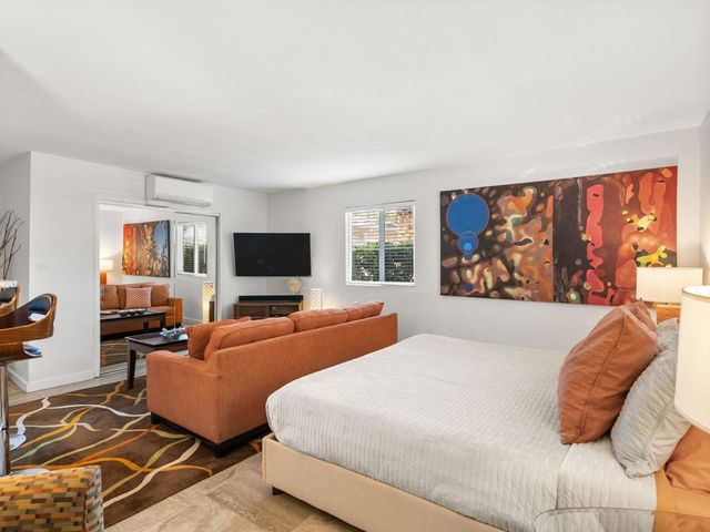 821 S Avenida Evelita, Palm Springs, CA 92264