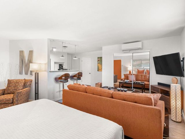 821 S Avenida Evelita, Palm Springs, CA 92264