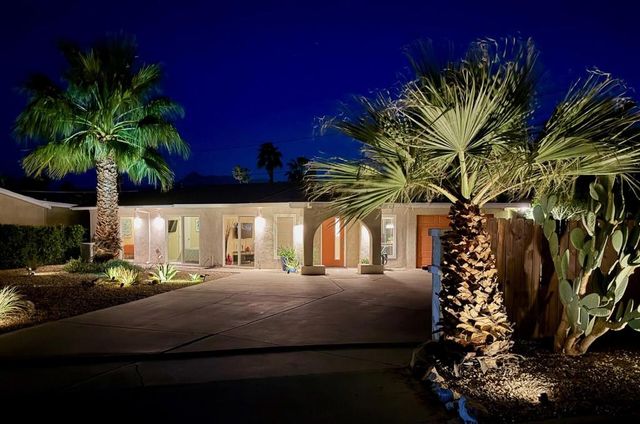 821 S Avenida Evelita, Palm Springs, CA 92264