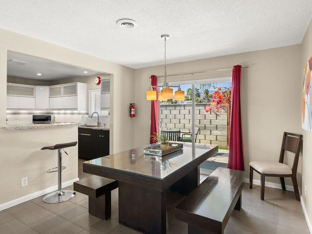 821 S Avenida Evelita, Palm Springs, CA 92264