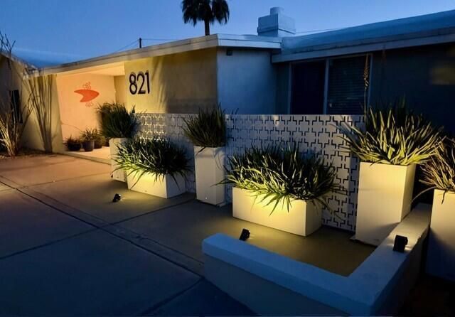 821 S Avenida Evelita, Palm Springs, CA 92264